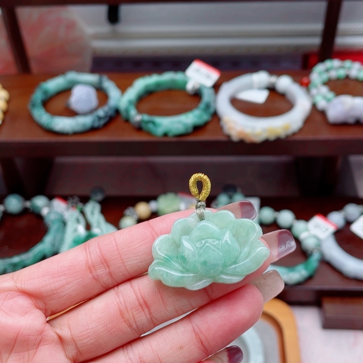 翡翠未镶嵌手链吊坠