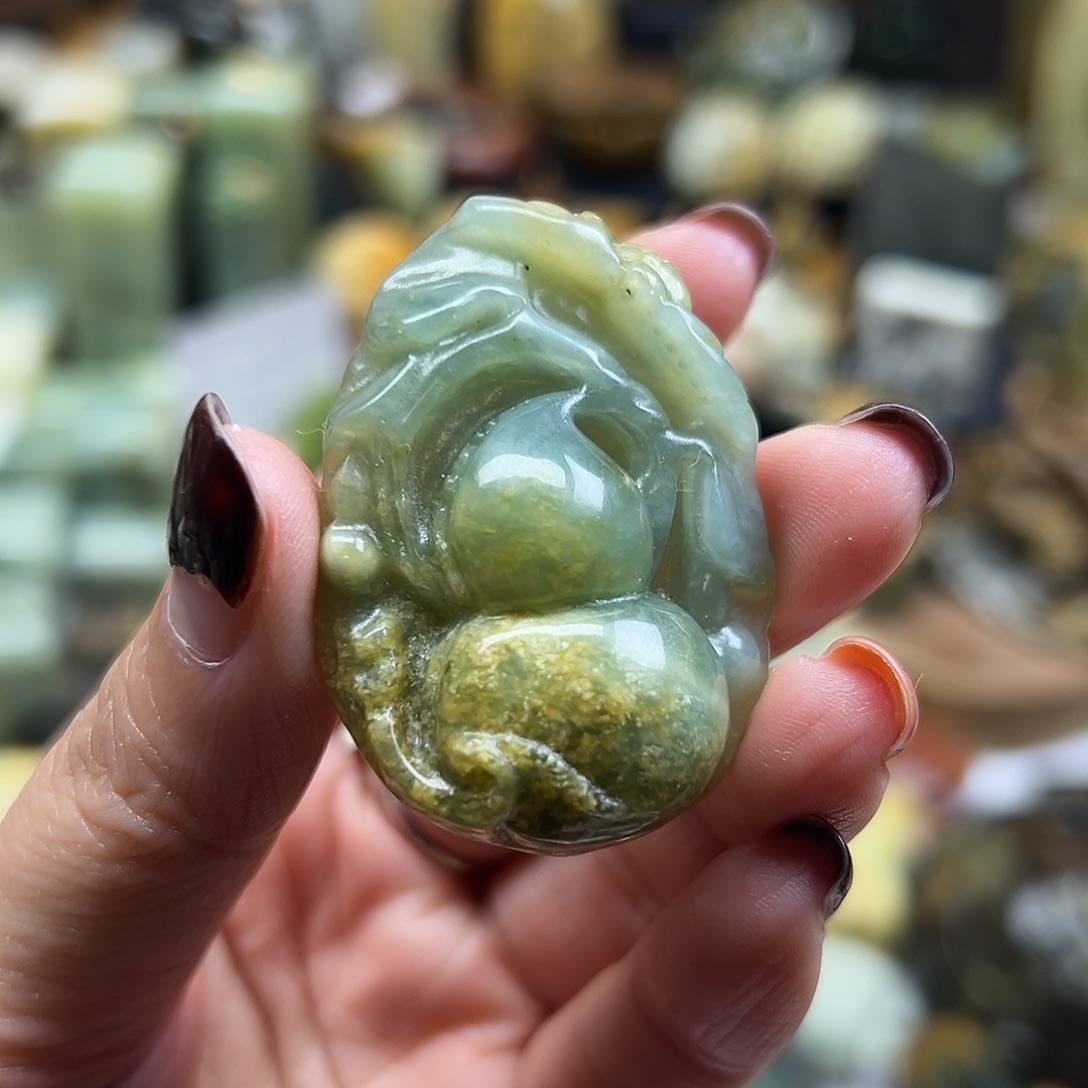 岫玉未镶嵌颈饰花玉兰葫芦