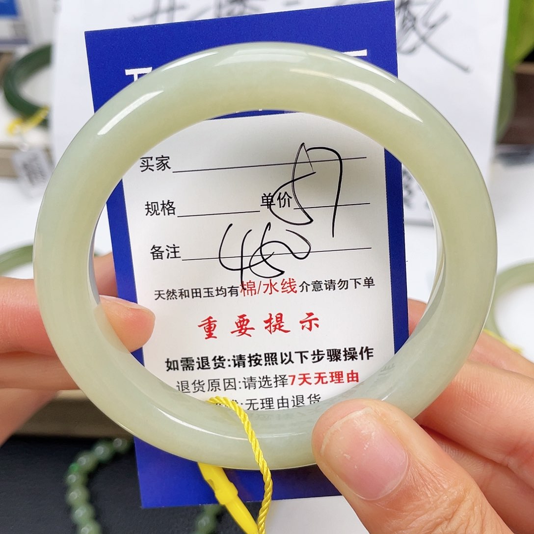 和田玉手镯未镶嵌