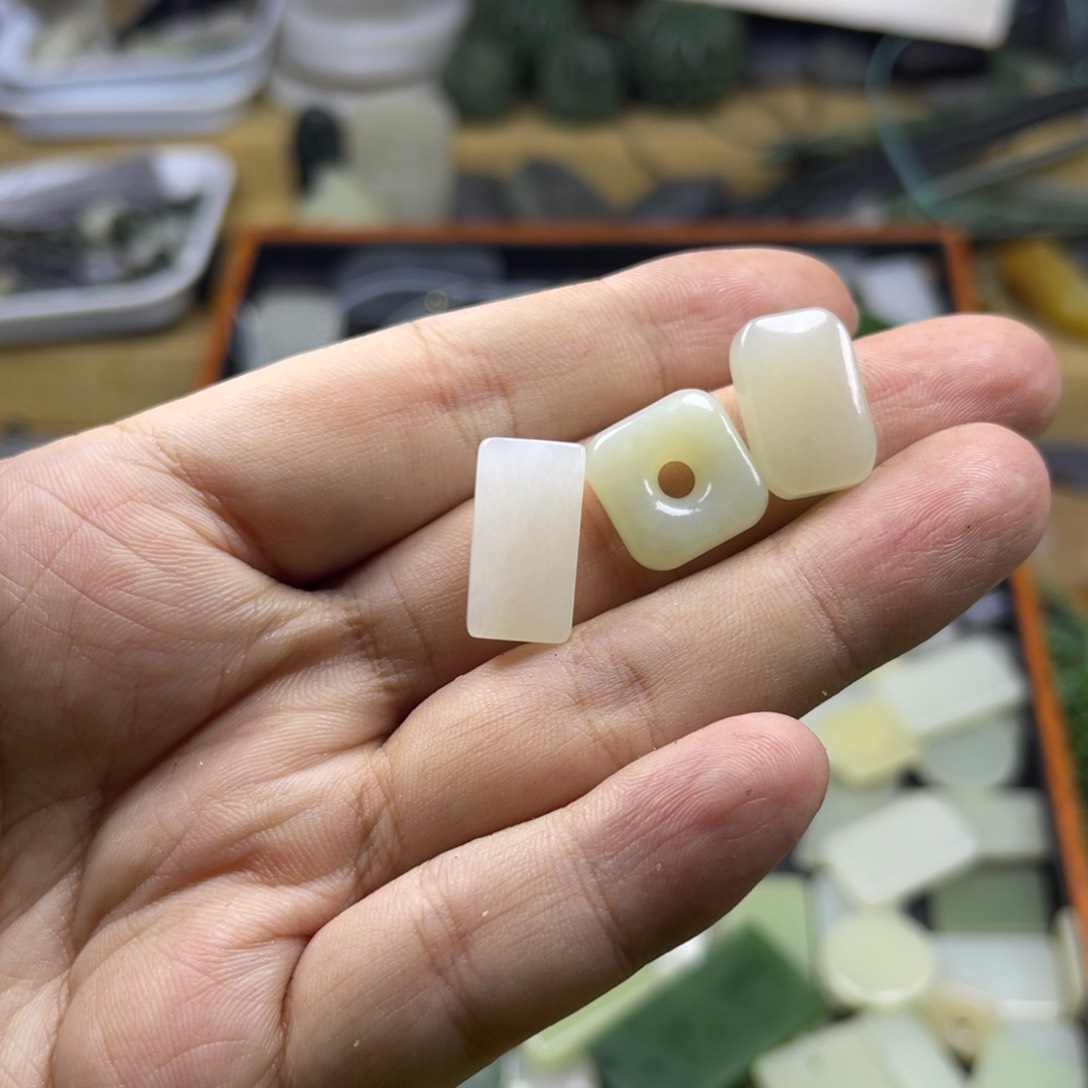 和田玉未镶嵌颈饰圆*.