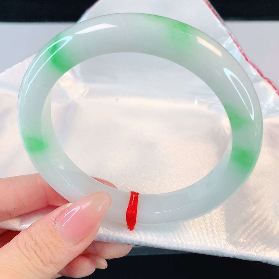 翡翠手镯未镶嵌61.5圈口