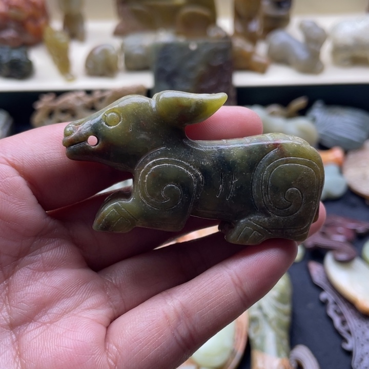 蛇纹石玉未镶嵌颈饰