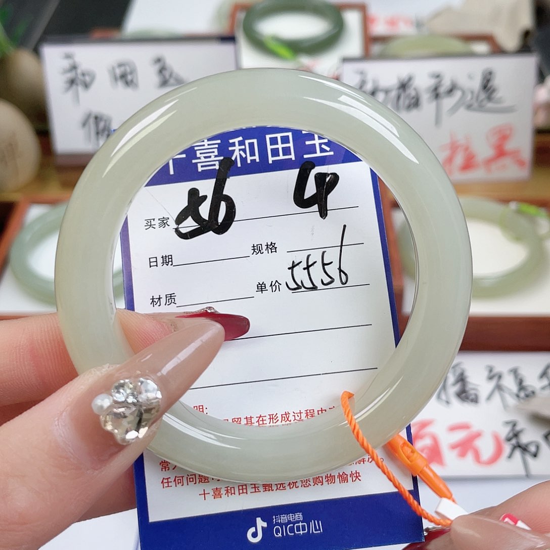 和田玉手镯未镶嵌