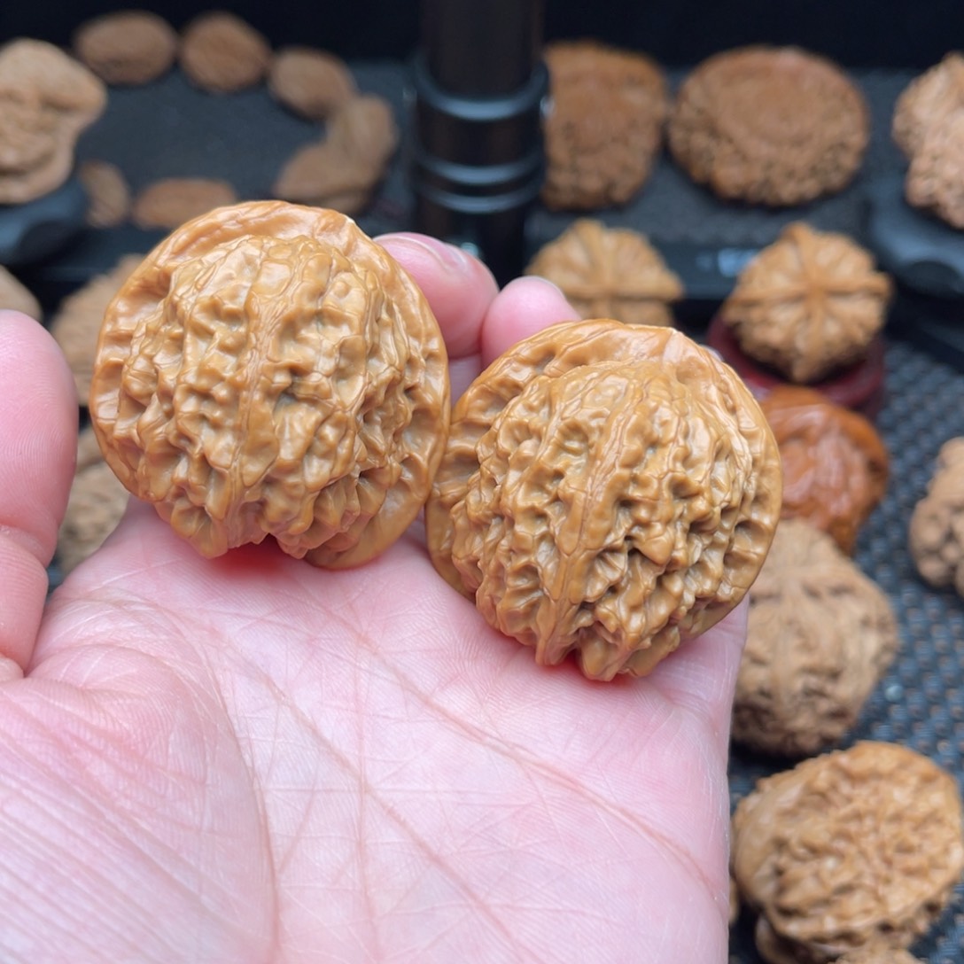 文玩核桃吊坠44肚子牡丹纹