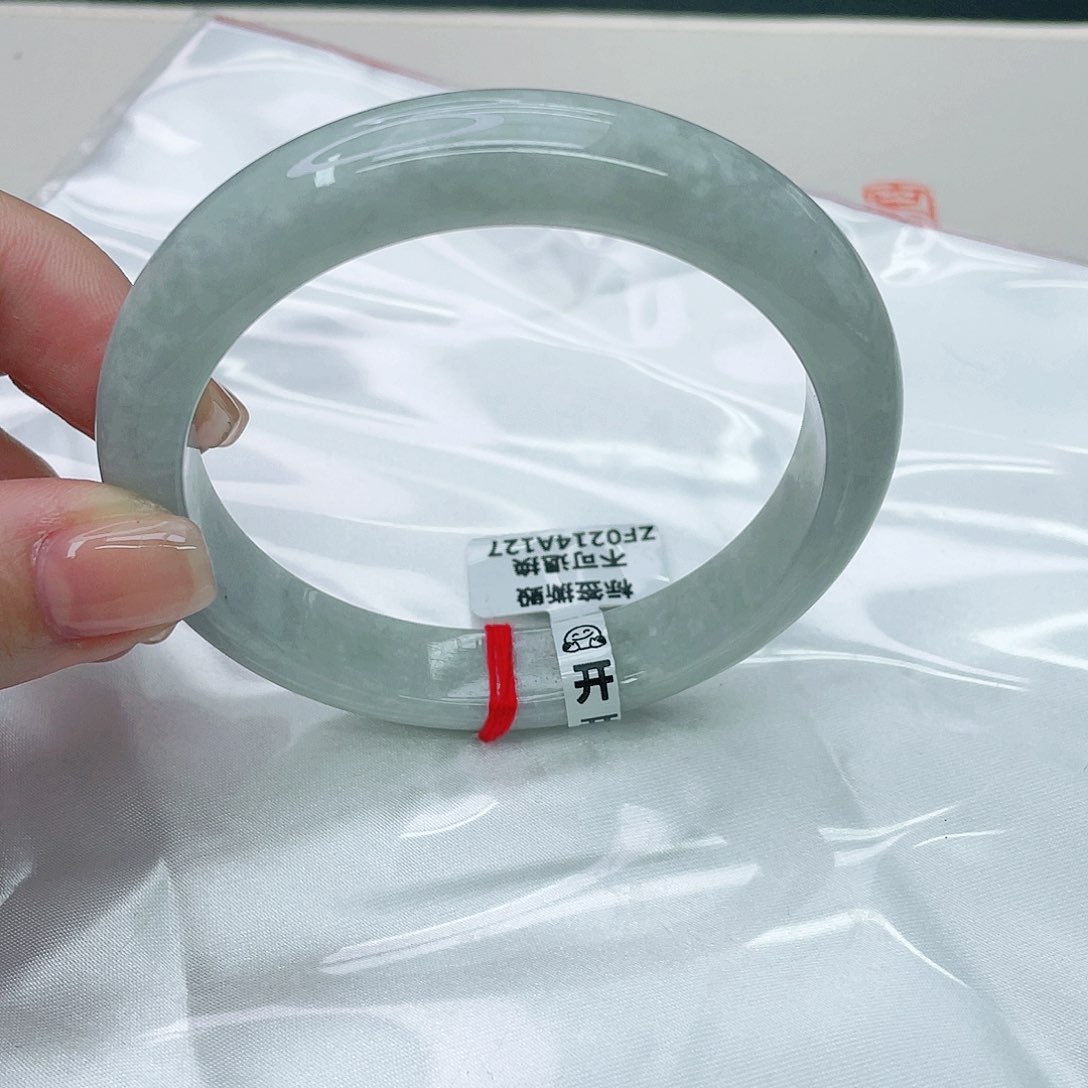 翡翠手镯未镶嵌正62