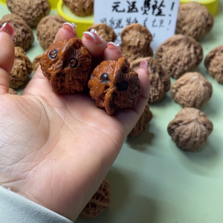 一***尘手把件雕刻核桃小鸟