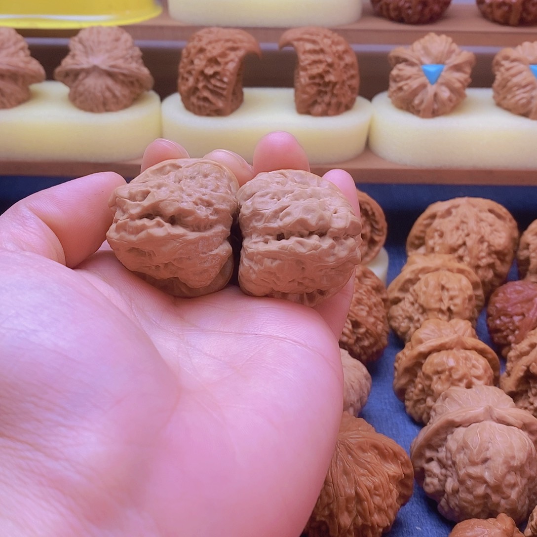 文玩核桃把件蛤蟆头白茬