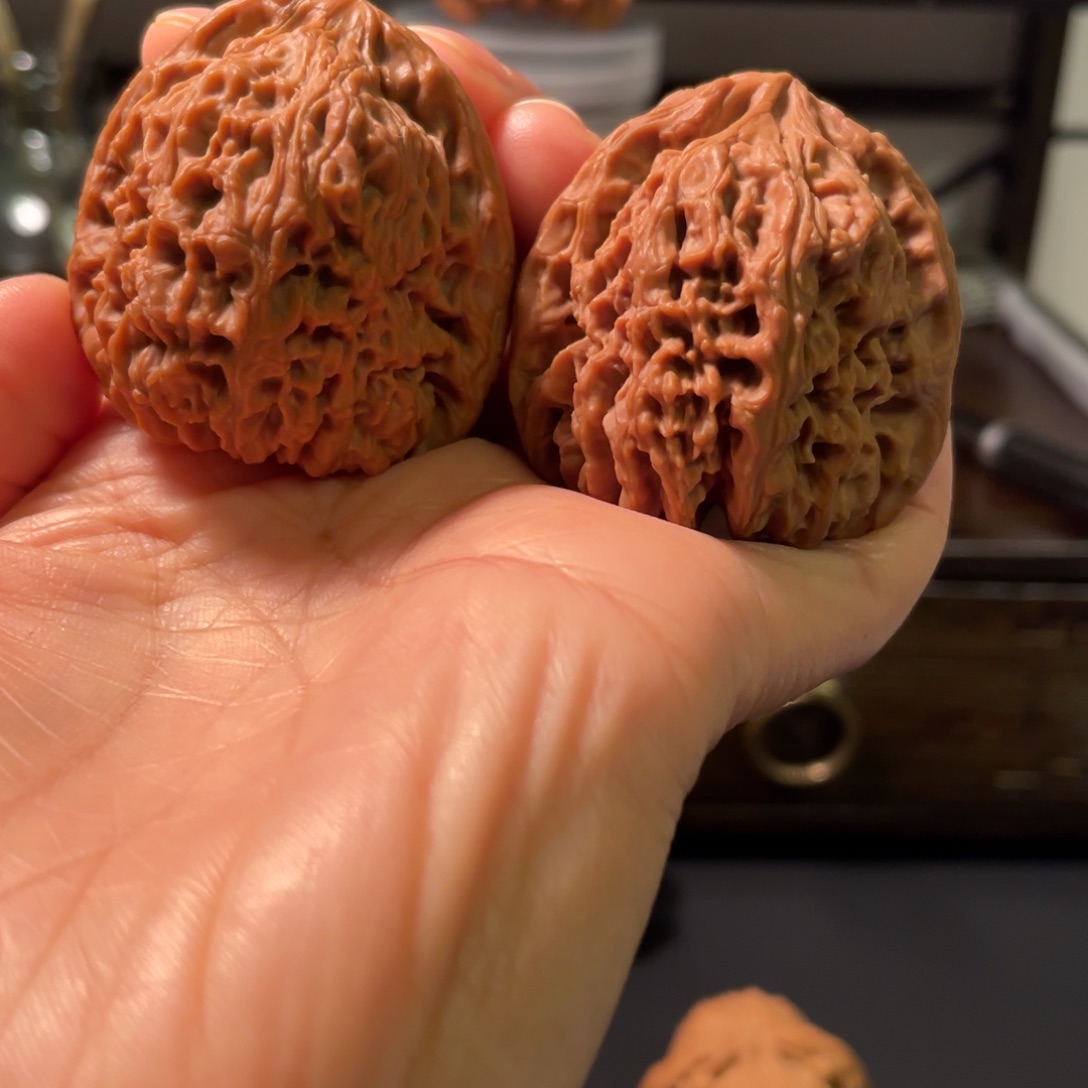 এ***࿐吊坠文玩核桃拉丝纹凹底三角