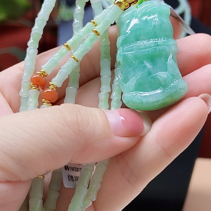 翡翠未镶嵌颈饰吊坠