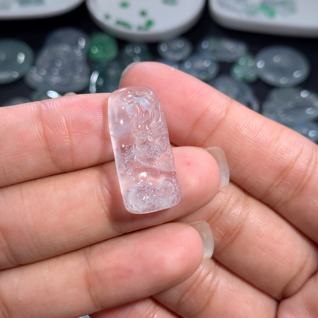 翡翠裸石未镶嵌冰龙牌