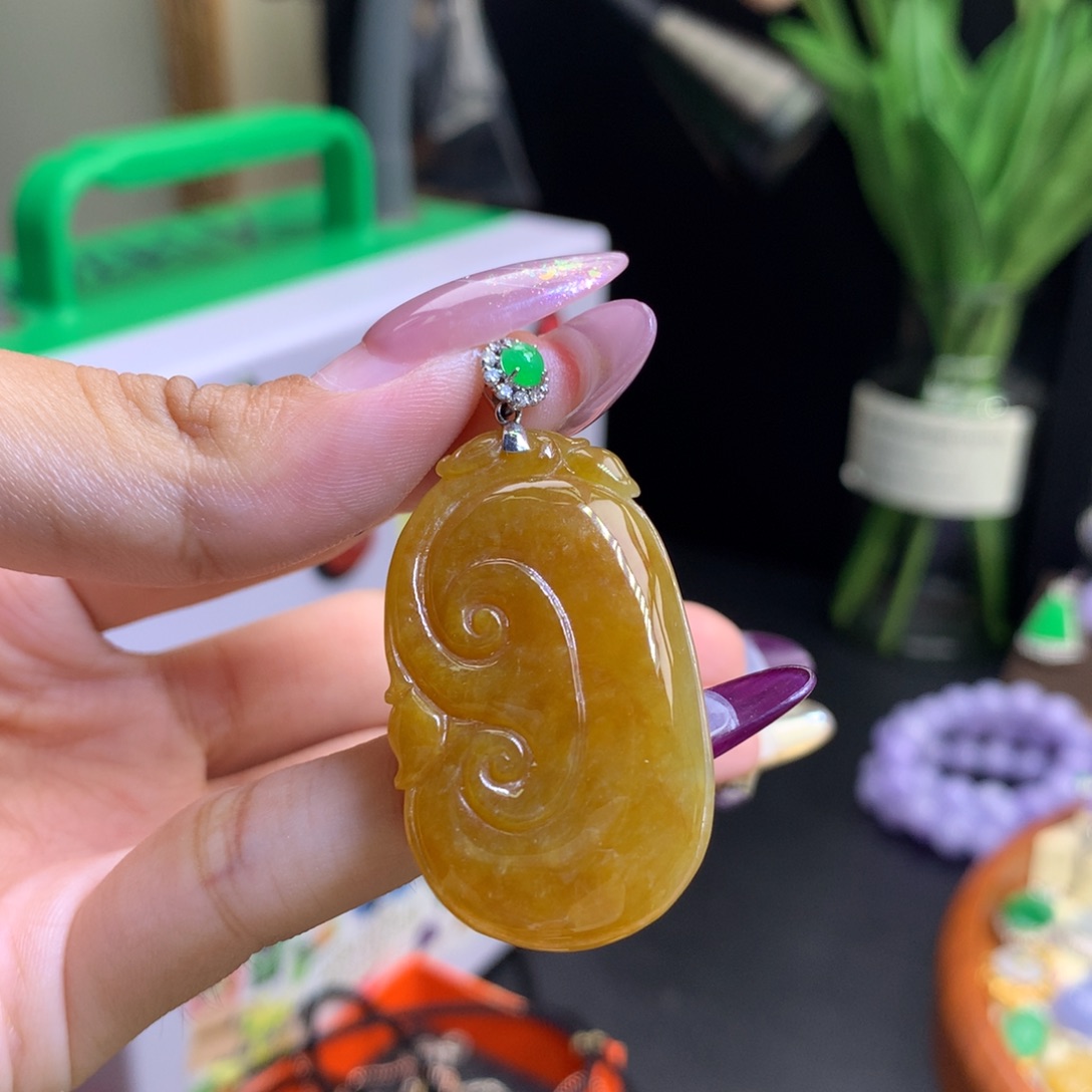 翡翠18K金镶嵌颈饰