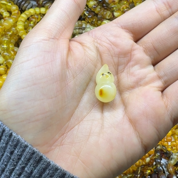 琥珀未镶嵌珠宝奇石