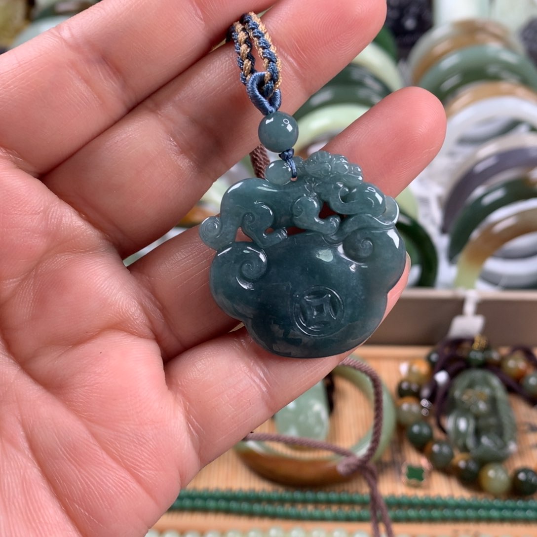 翡翠未镶嵌颈饰吊坠