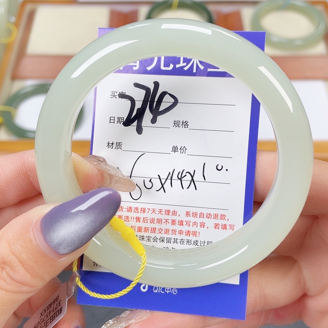 和田玉手镯未镶嵌