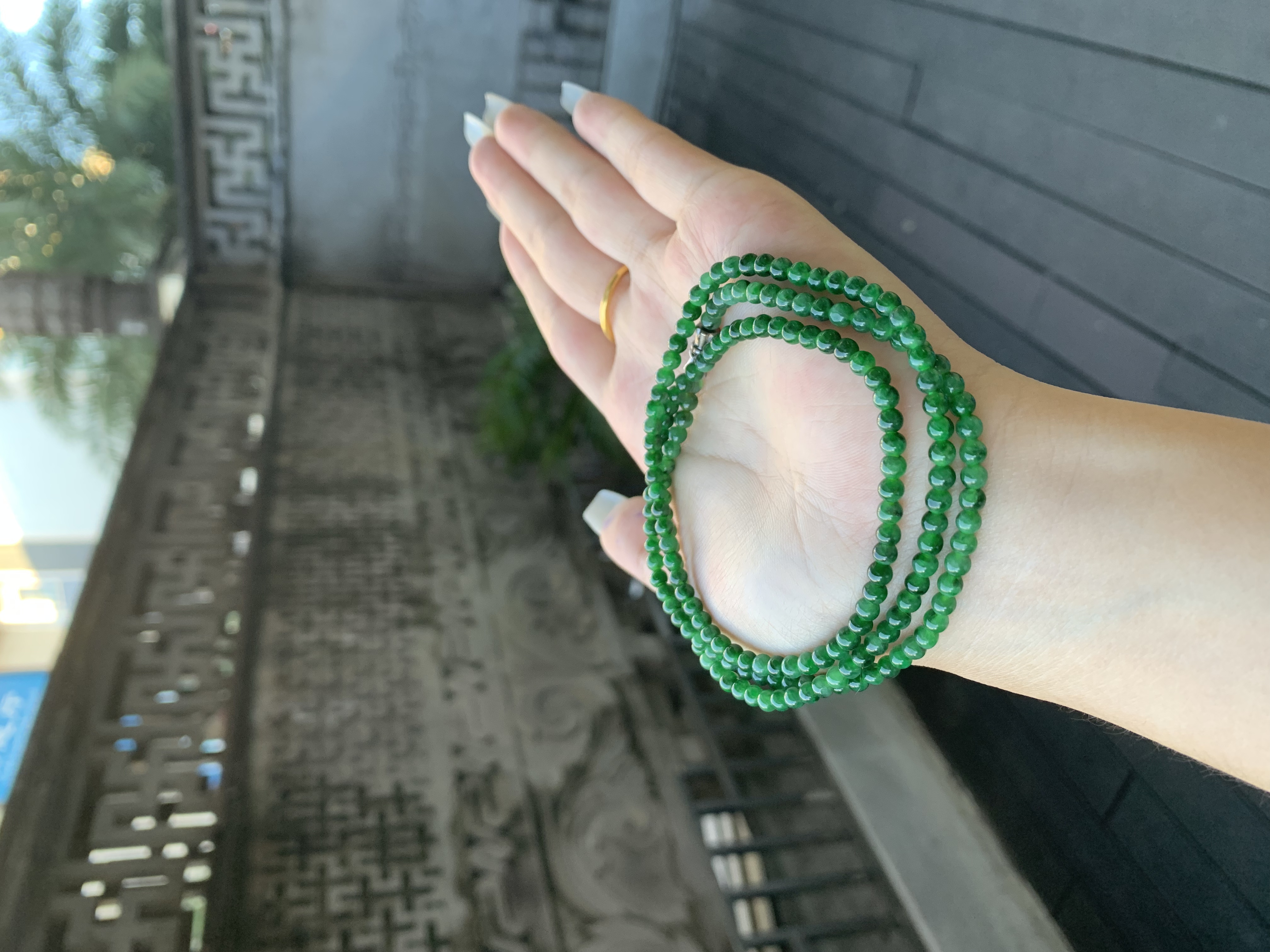 缅甸翡翠A货绿底飘花小米珠卡3.8mm