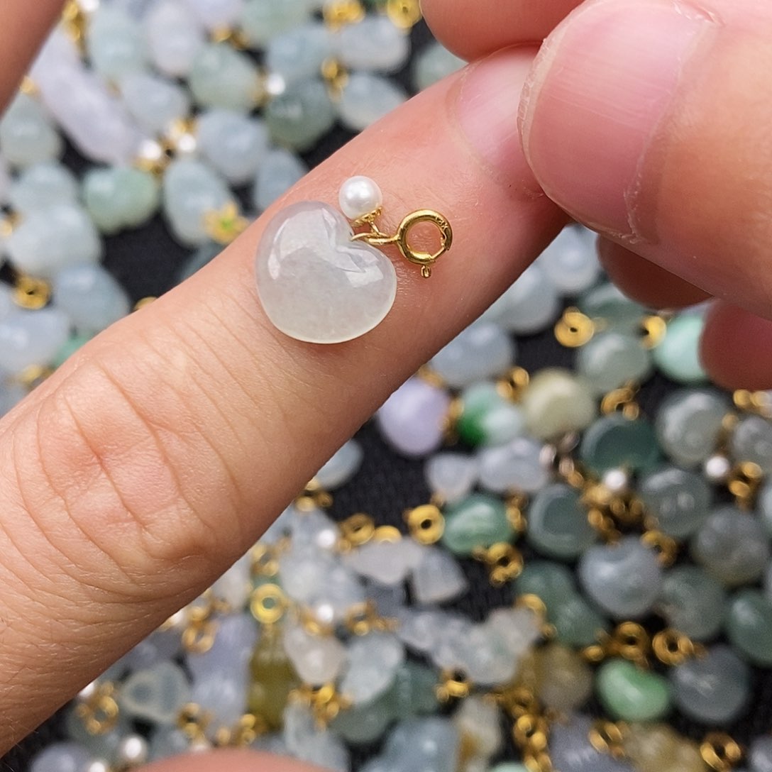 翡翠颈饰18K金镶嵌爱心