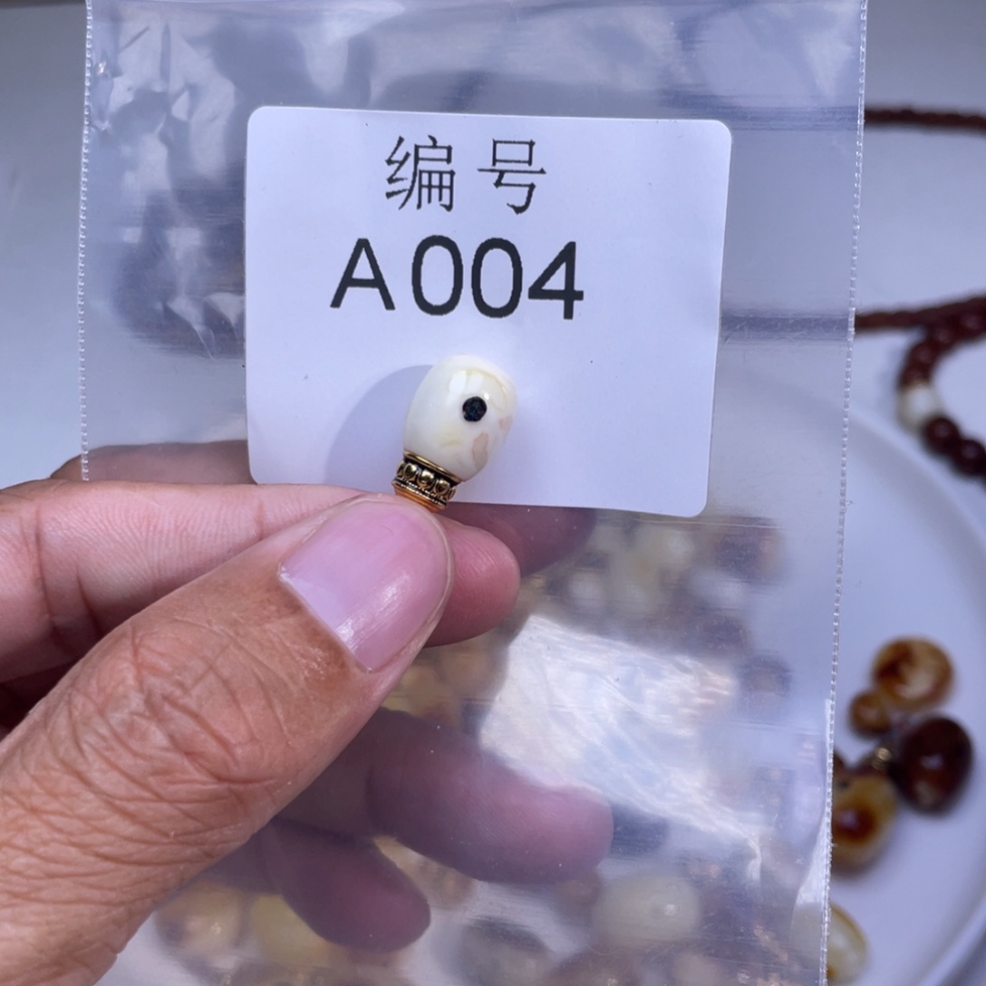 好***e琥珀未镶嵌裸石蜜蜡