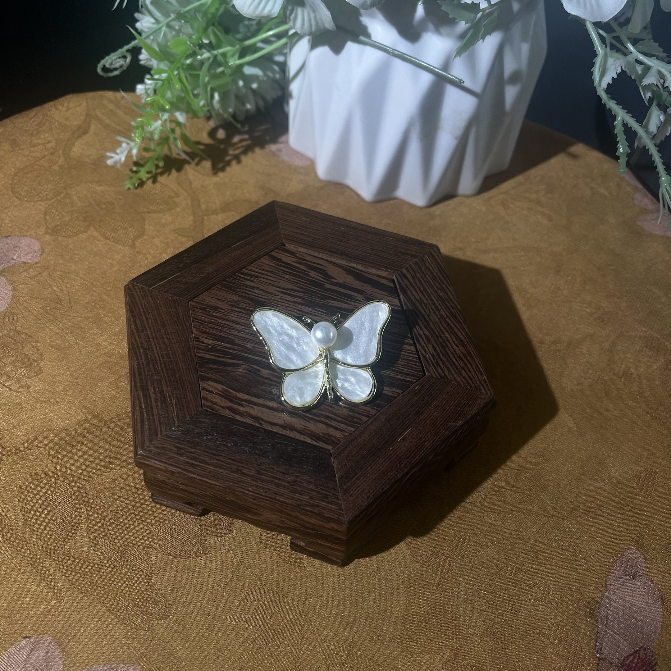 【仓播】流光幻彩蝴蝶胸针    多样性发其一