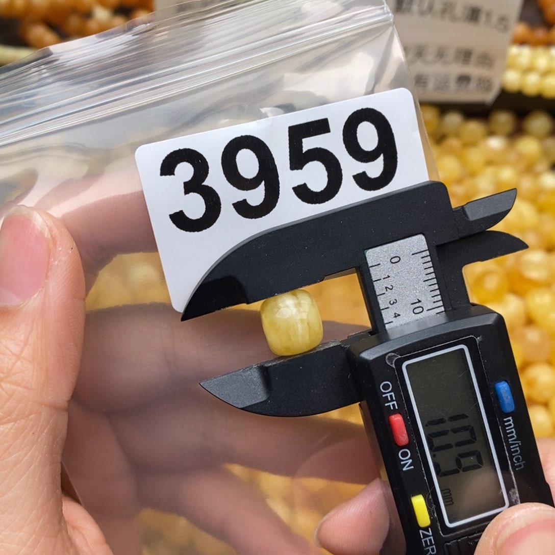 蜜蜡珠宝奇石未镶嵌