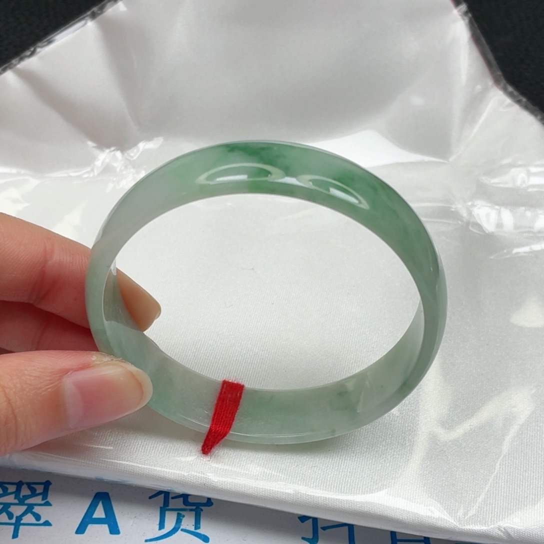 翡翠手镯未镶嵌53圈