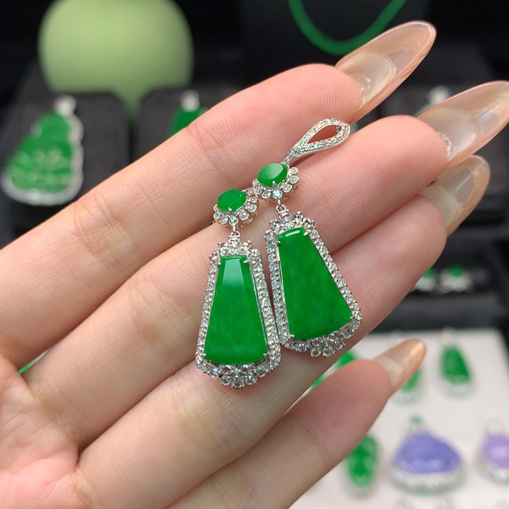 翡翠吊坠(不含链)18K金镶嵌