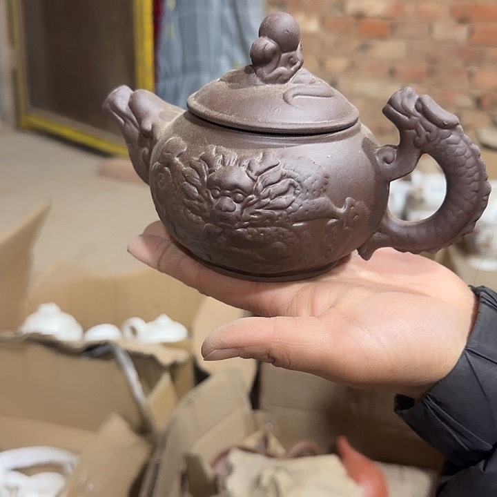 库存微瑕紫砂壶一个