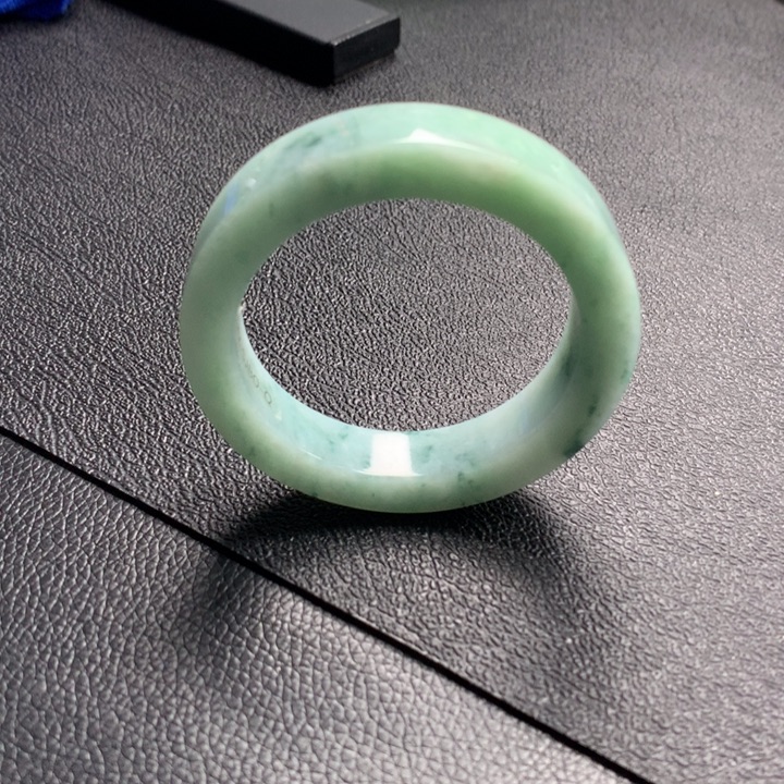 定制翡翠未镶嵌手镯