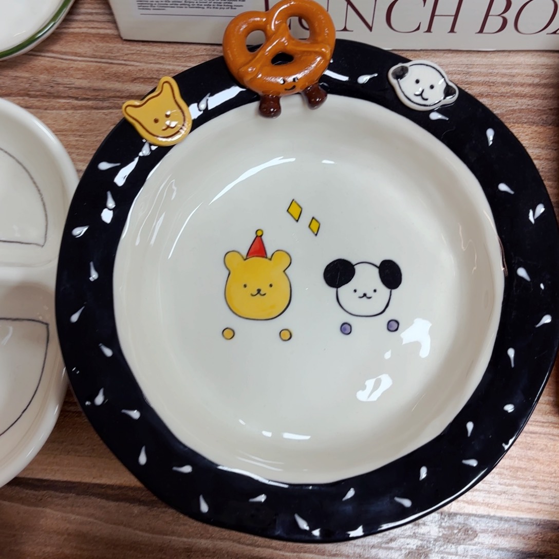 白瓷纽扣豆丁八点五寸反口盘黑色正品带盒