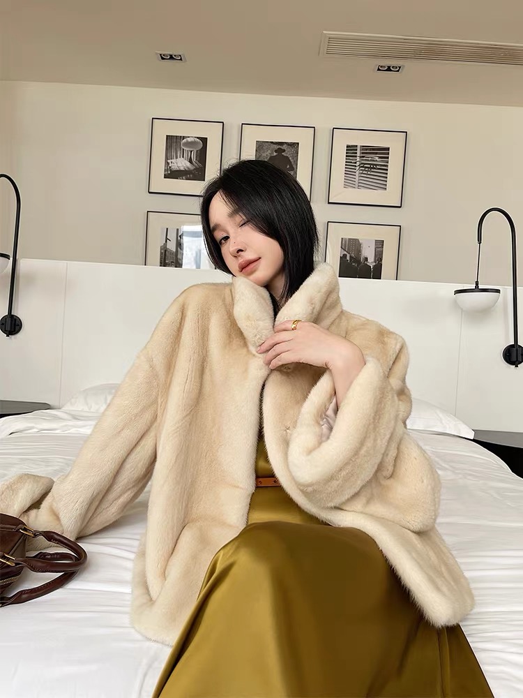 【袁袁】新款2025天鹅绒级水貂整貂貂皮大衣女短款洋气冬季