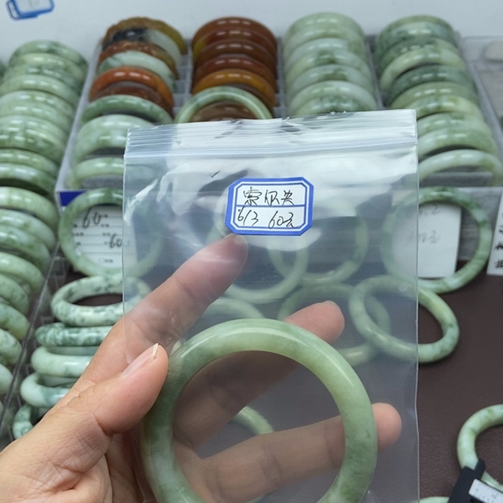 蛇纹石玉手镯未镶嵌索*央