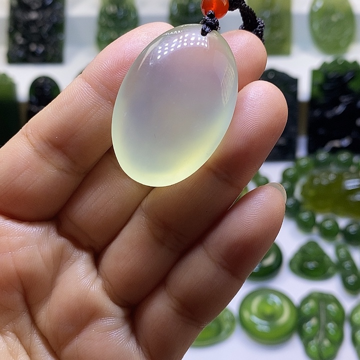 蛇纹石玉颈饰未镶嵌