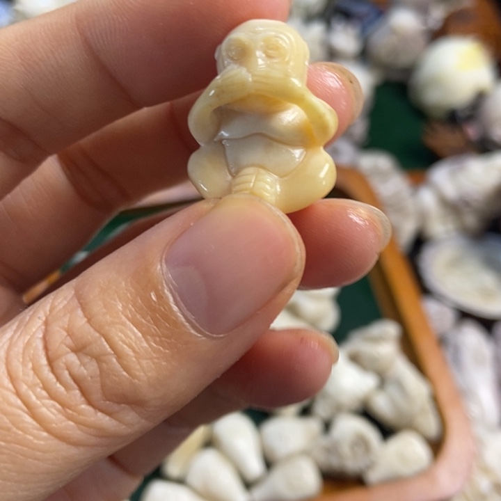 I***l配饰鹿角雕刻一个出