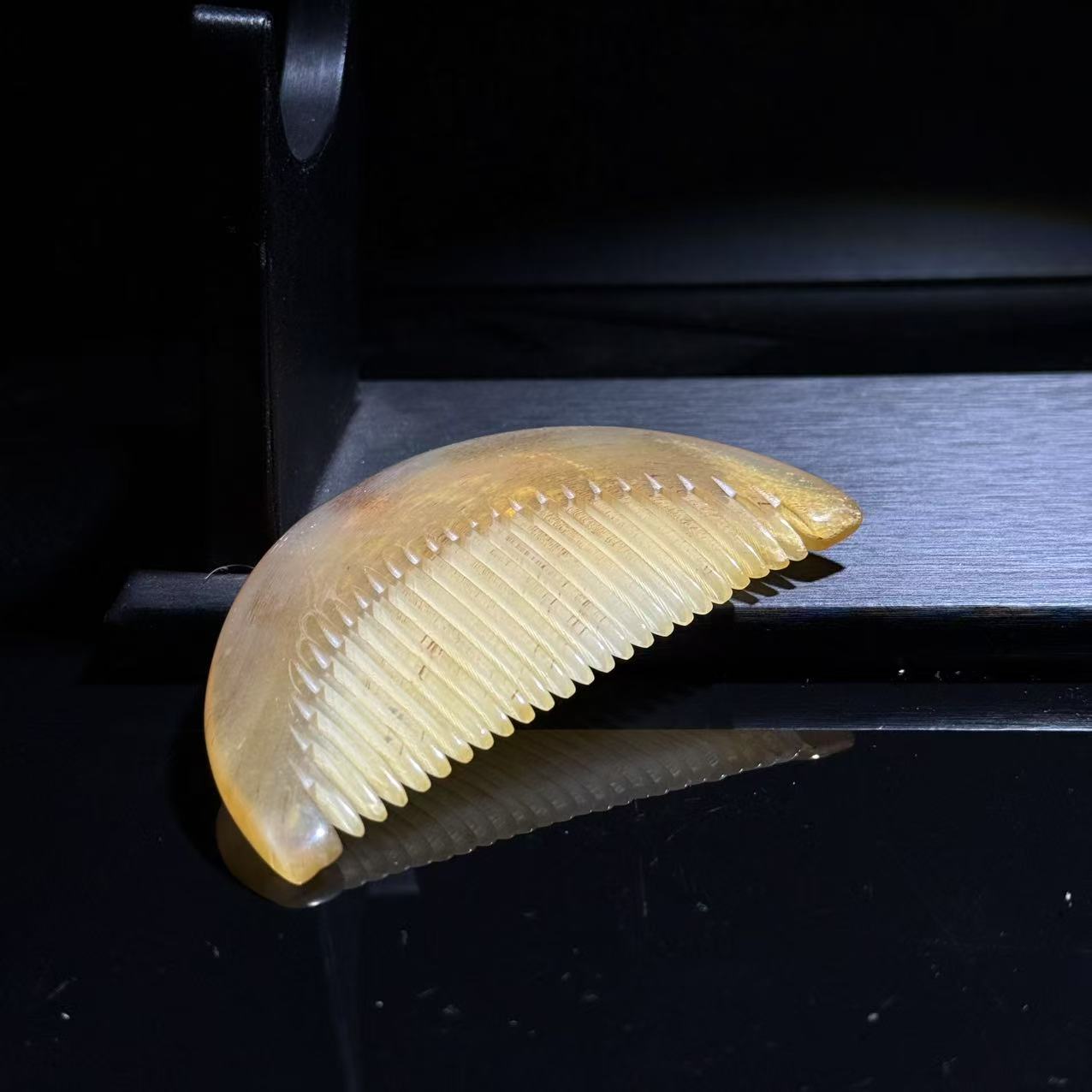 【皇后甄选】皇后8-2号 羊角月牙梳 多样性发其一