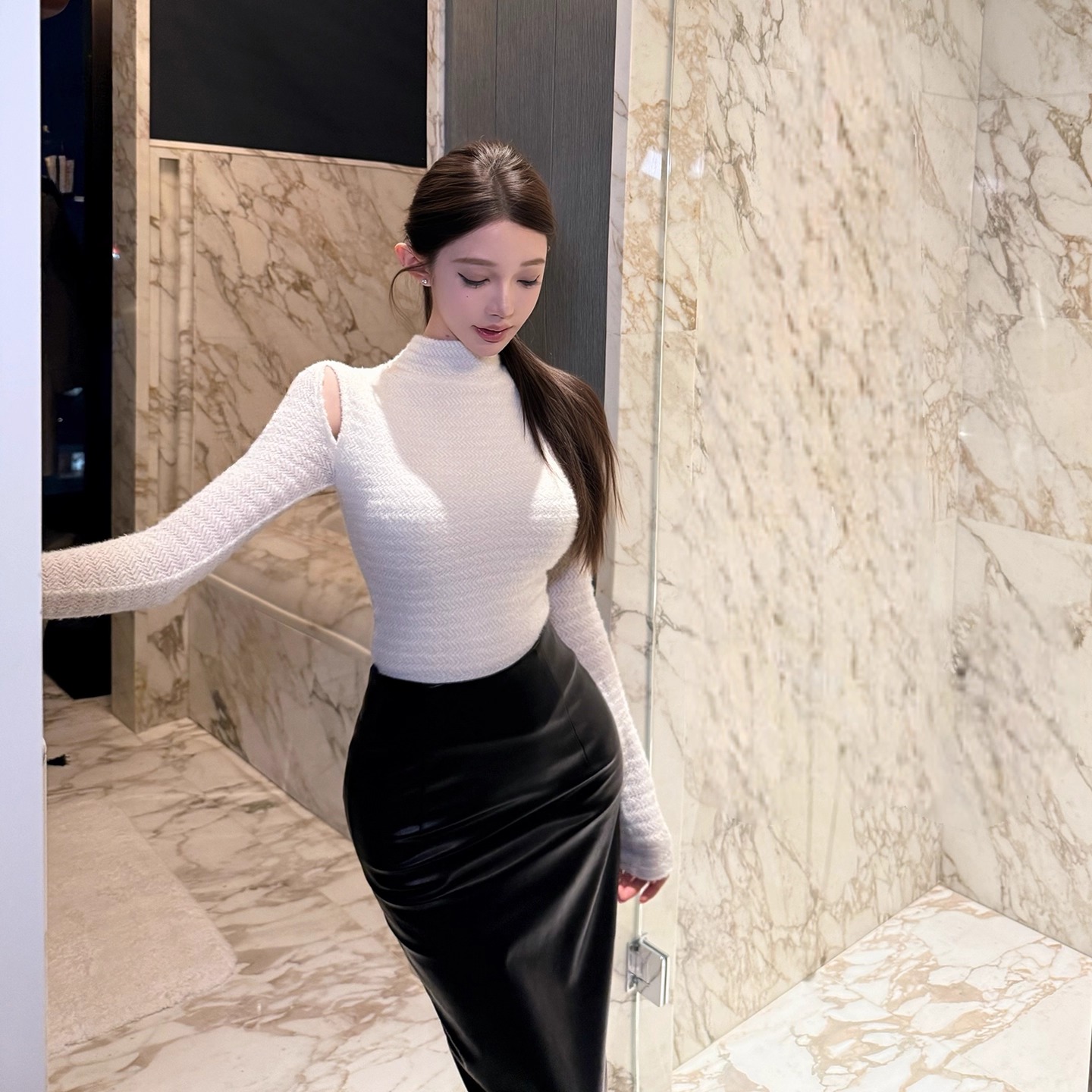 一只巧 【岛上冬日】肌理感镂空露肩名媛风针织上衣