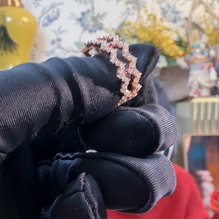 红宝石戒指18K金镶嵌红宝石戒指18K金镶嵌