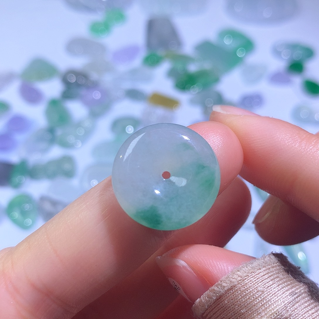 翡翠颈饰未镶嵌扣