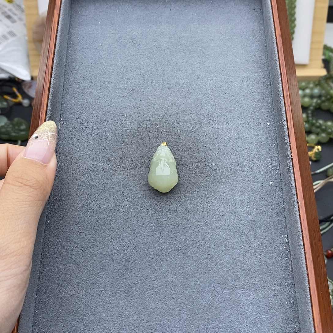 和田玉吊坠(不含链)18K金镶嵌