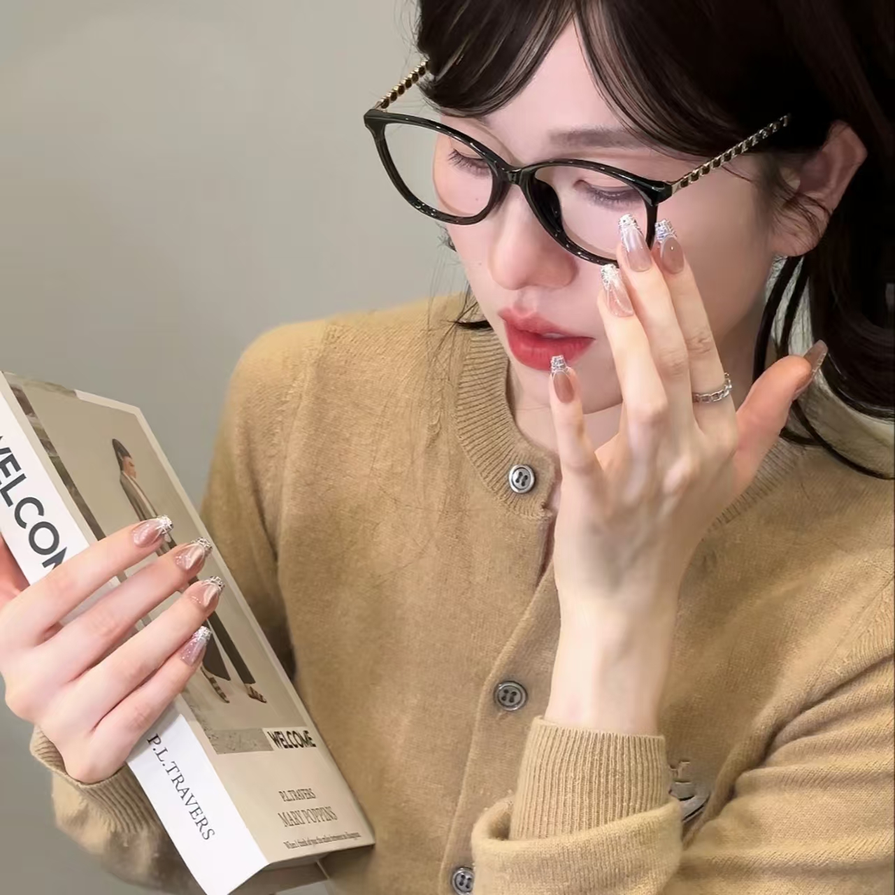 Tuge Nail“早秋穿搭”设计师高定气质显白法式高级感美甲一只鱼