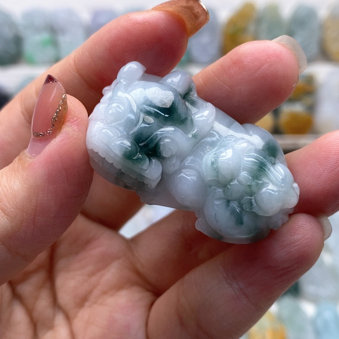 翡翠吊坠(赠链)未镶嵌