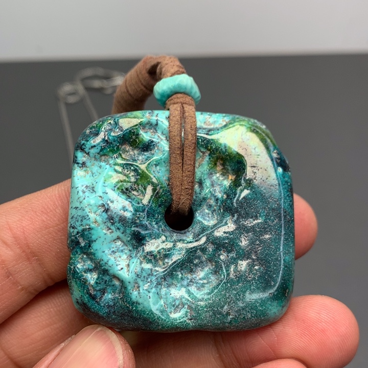 绿松石颈饰未镶嵌