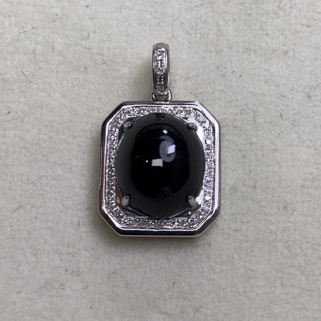 翡翠颈饰18K金镶嵌M****3墨翠蛋面