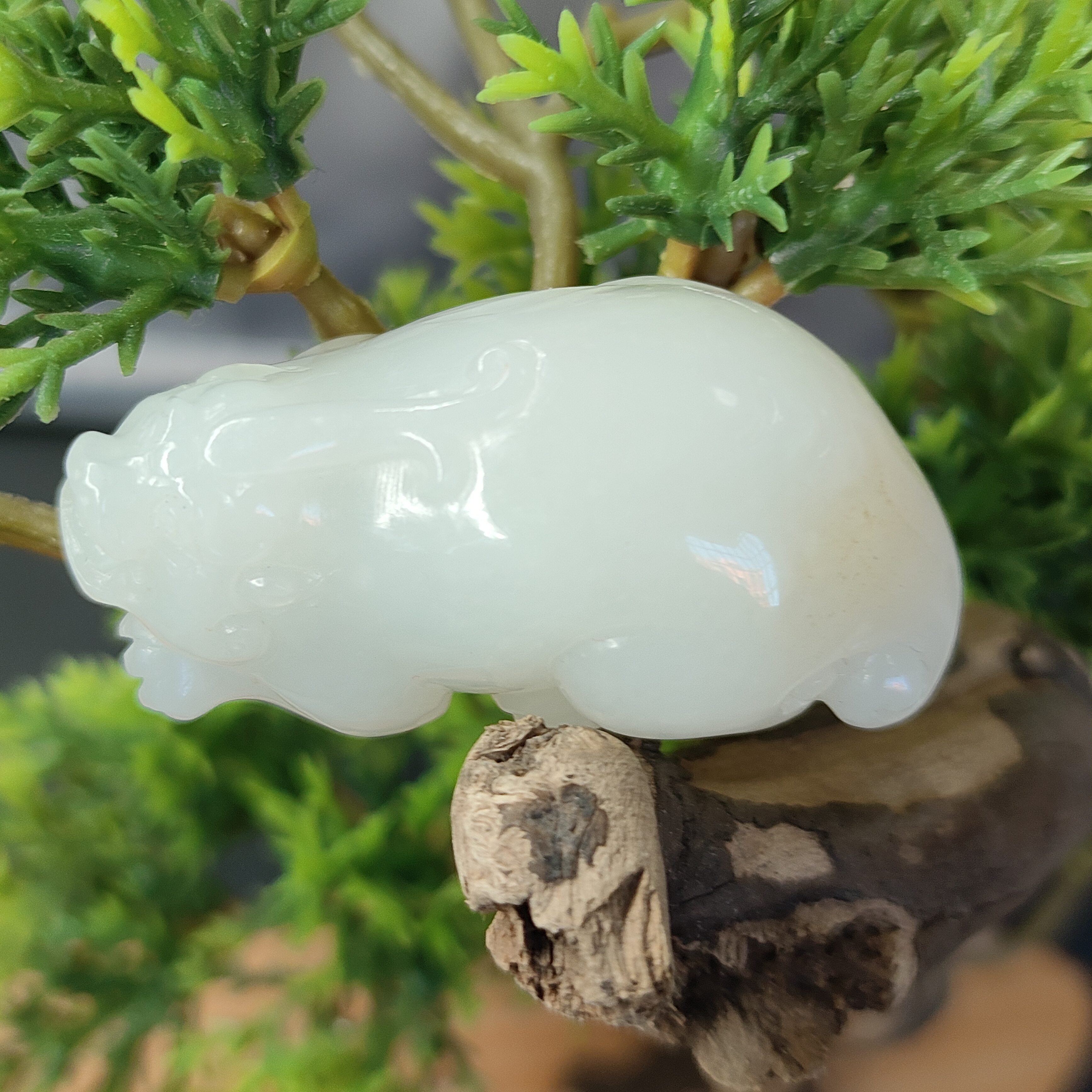 和田玉老俄料白玉精雕貔貅挂件26g