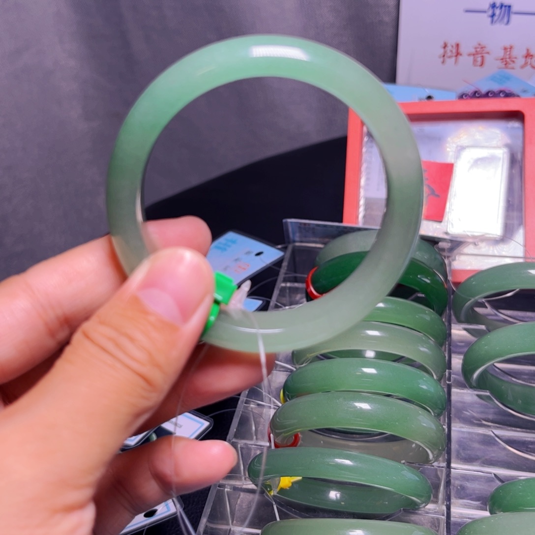 未镶嵌手镯石英质玉