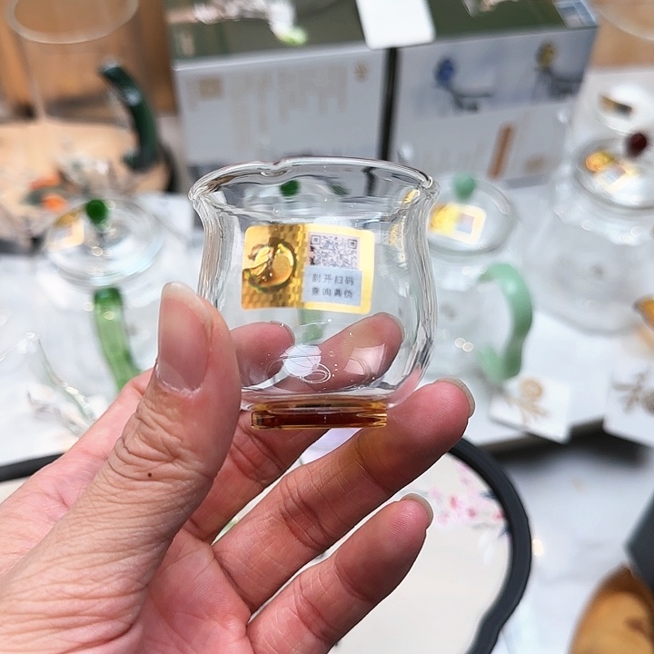 禾器琥珀色华蕊杯