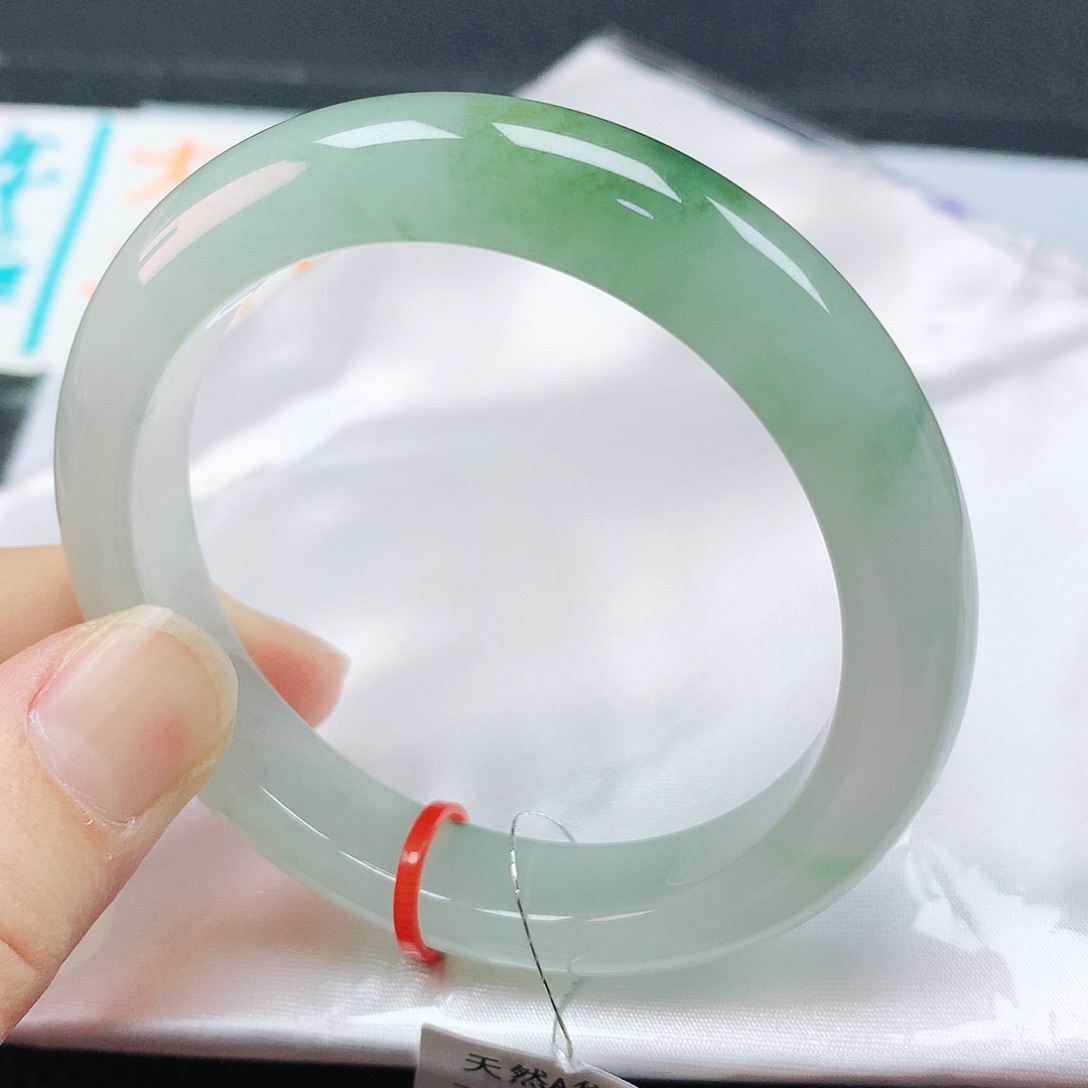 翡翠手镯未镶嵌54圈