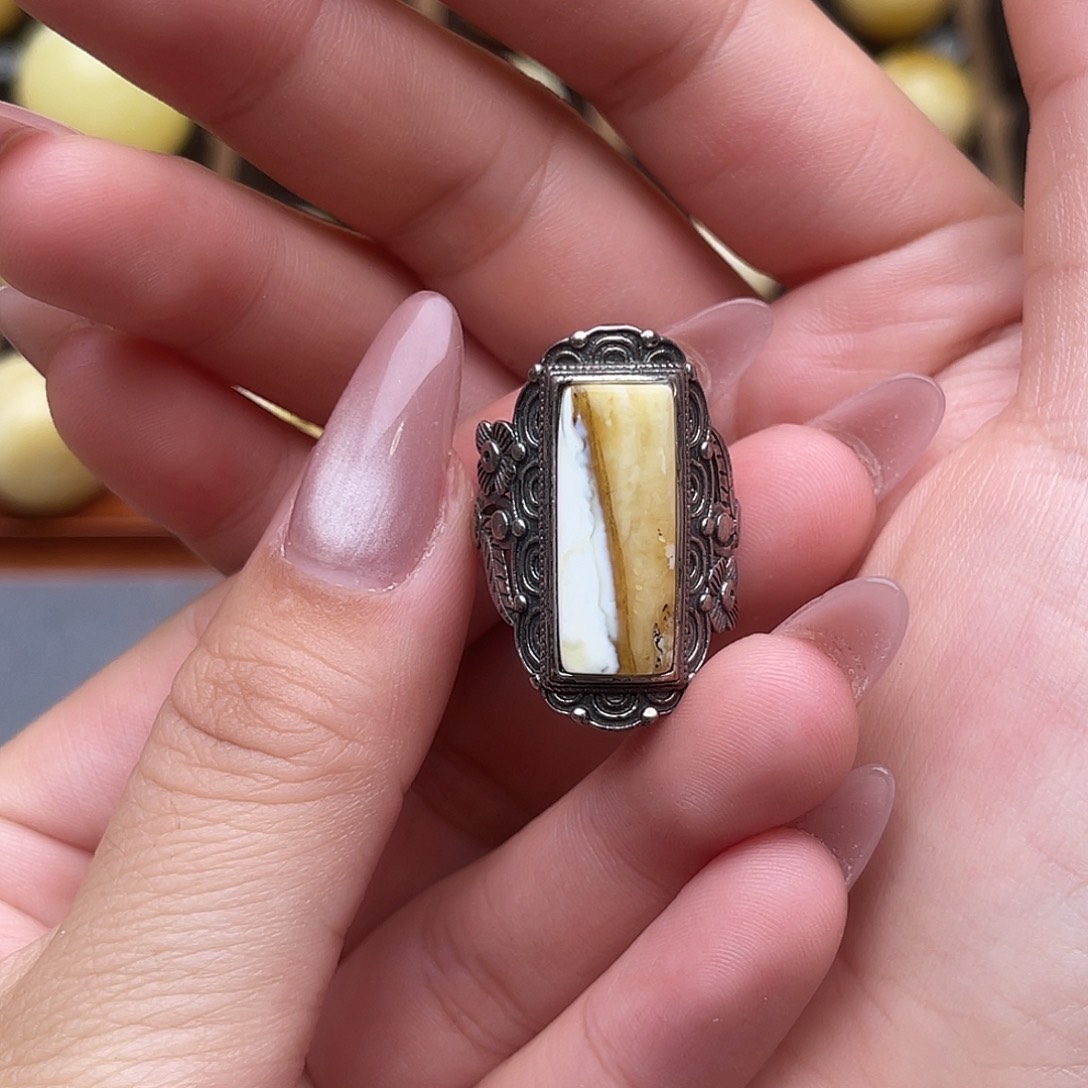 琥珀未镶嵌裸石蜜蜡戒指梦