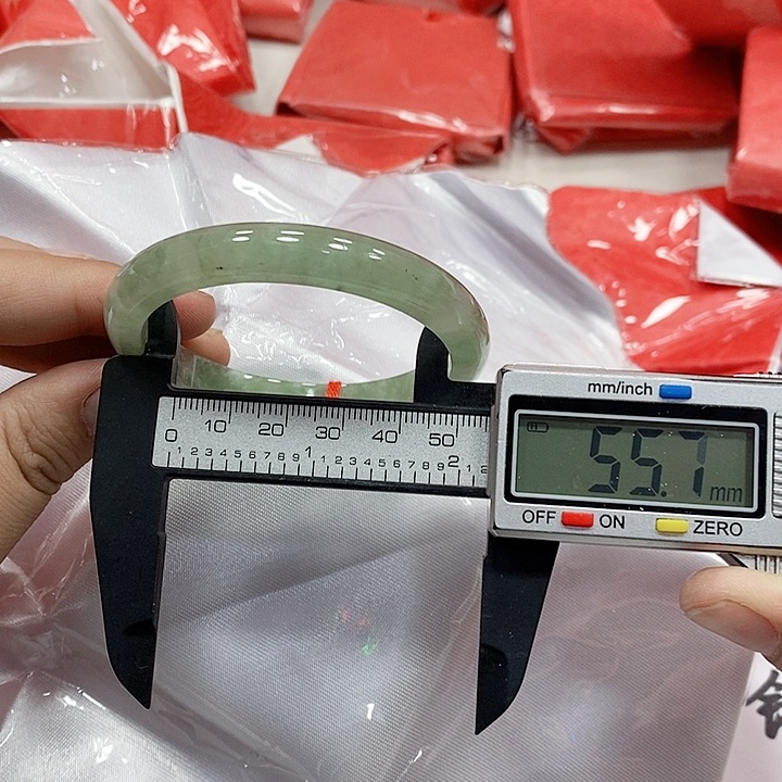 翡翠手镯未镶嵌226