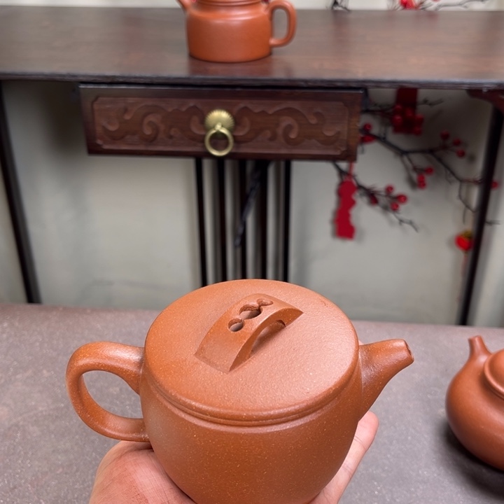 紫砂茶壶220CC红降坡汉瓦