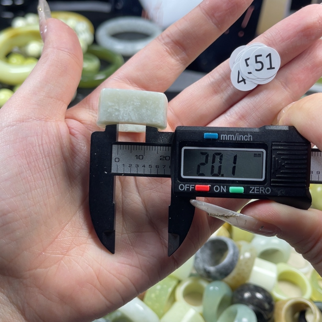 蛇纹石玉未镶嵌戒指