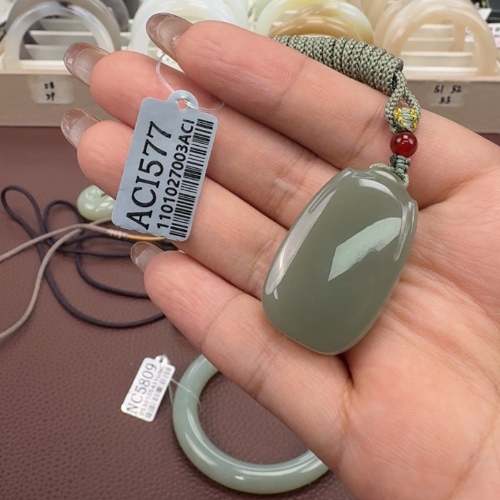 末***氵和田玉未镶嵌手镯